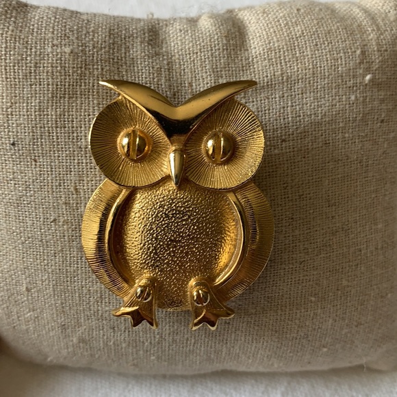 **LAST CHANCE** VINTAGE✨ Gold Owl Brooch - Picture 2 of 3
